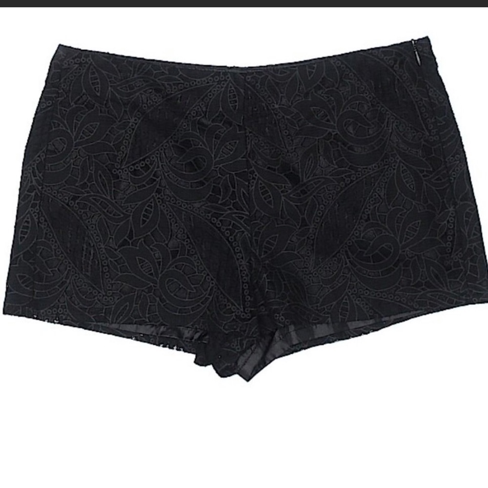 Lace trimmed crop top & lace detail shorts - Picture 3 of 3